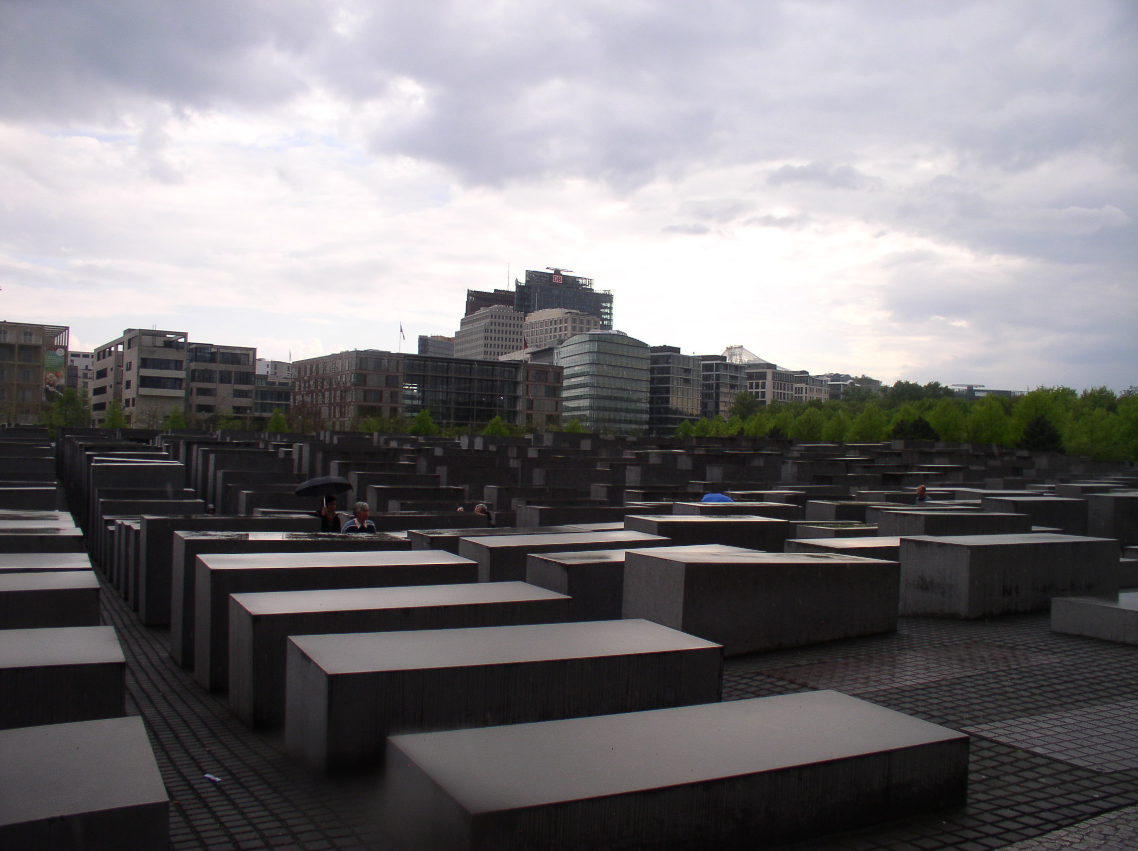 Van Onze Man in Berlijn: De Holocaust en het Holocaustmonument. Enkele inzichten – die alsmaar meer vragen oproepen…